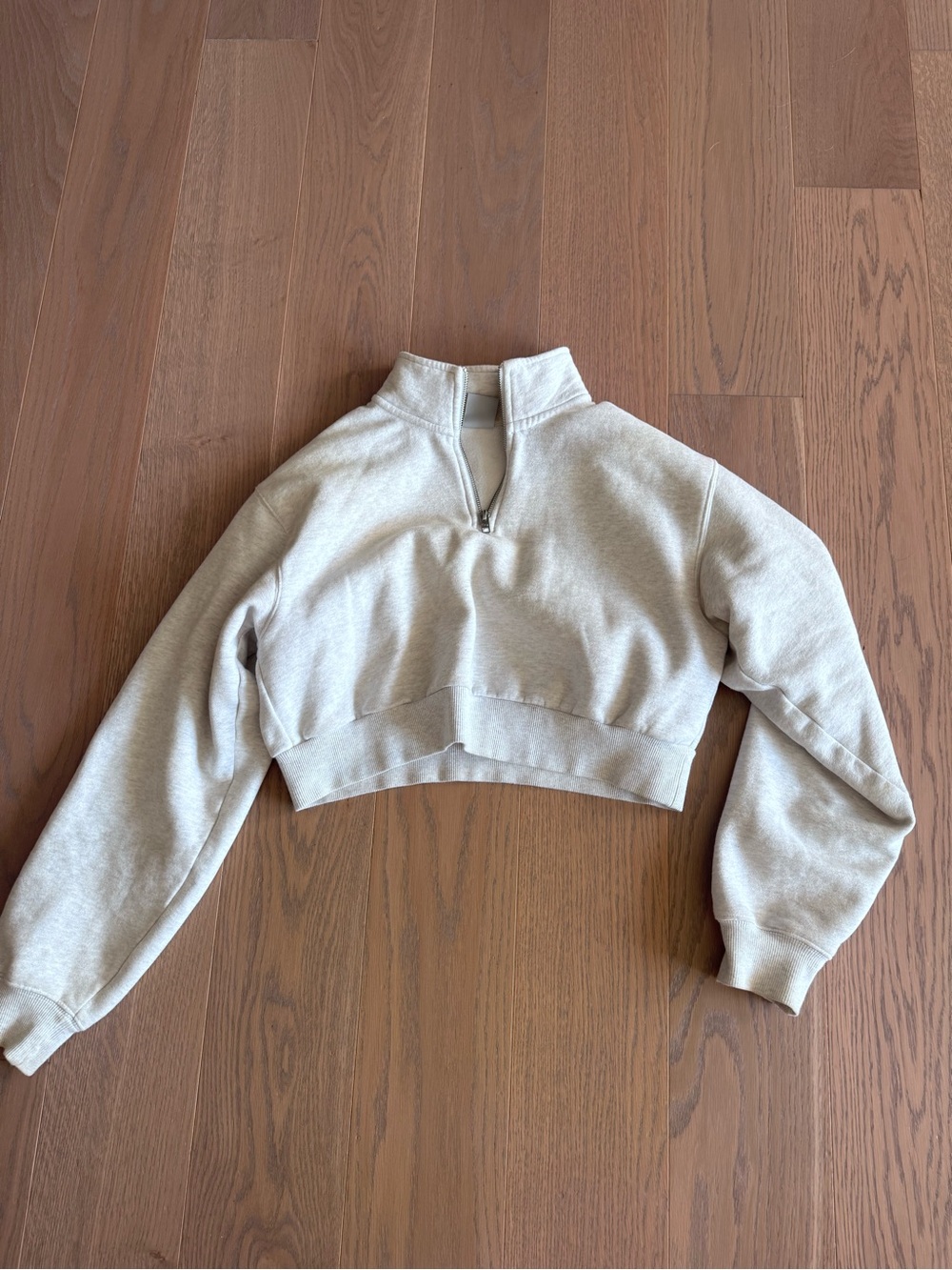 Aritzia Heather light grey cropped sweatshirt